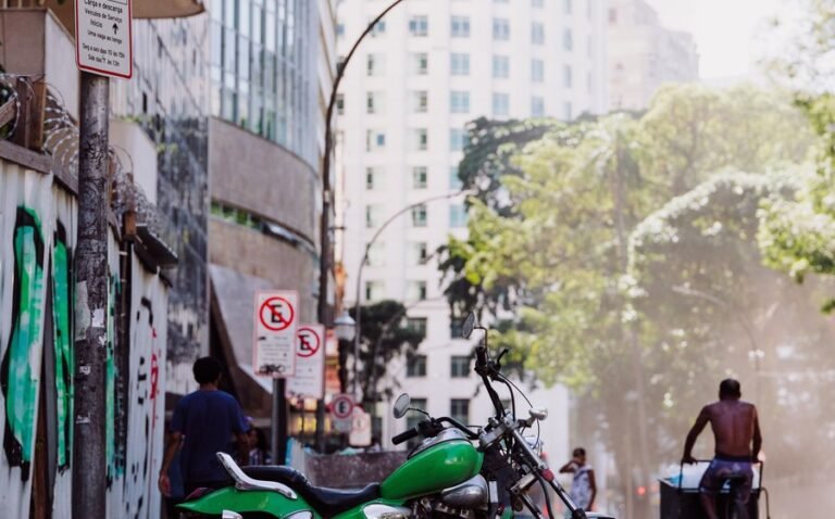 A street in Rio de Janeiro on an ordinary weekday